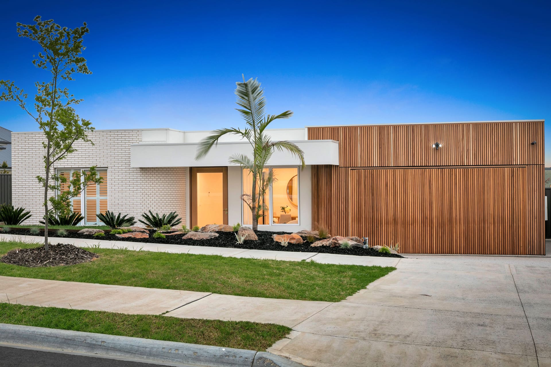 STEP INSIDE ELIZABETH DRIVE